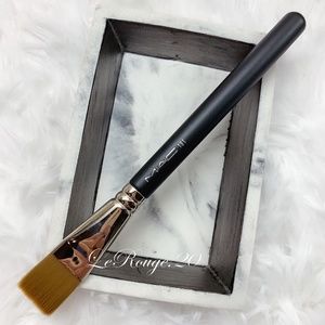 Mac 191 foundation / face paint brush